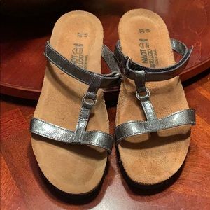 Naot sandals like new
